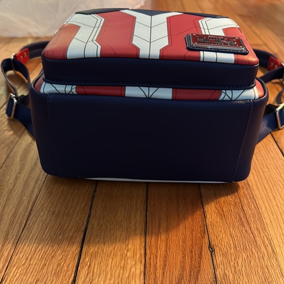 Loungefly cosplay back pack marvel - Picture 3 of 11